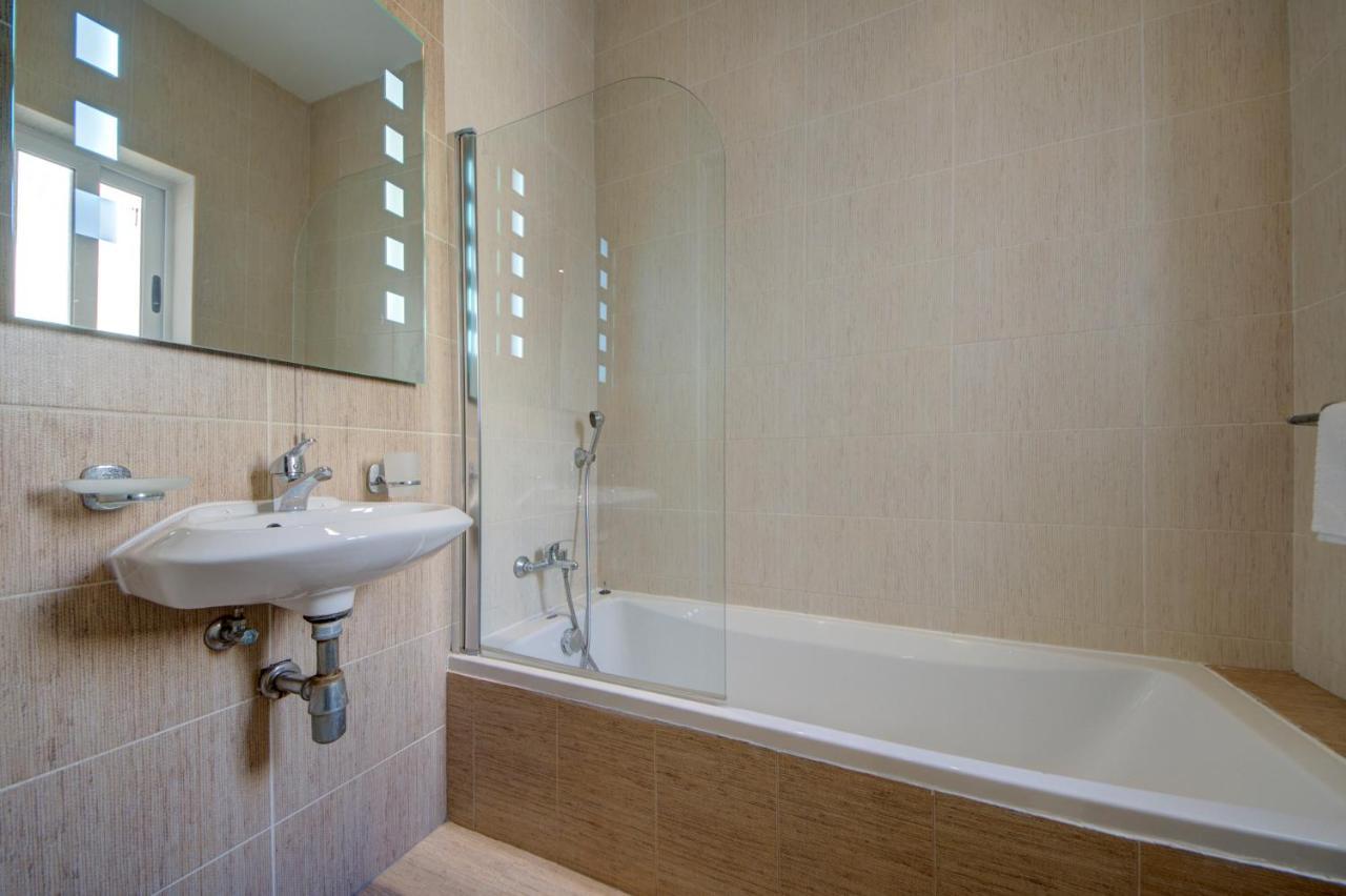 Sapphire Court 2 Bedroom Apartments By Shortletsmalta Sliema Kültér fotó